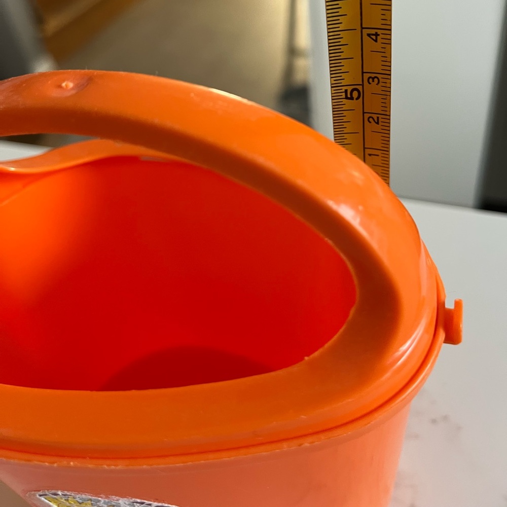 Fabulous water & sand toys. These are smaller in size - great for younger kids - Picture 9 of 12